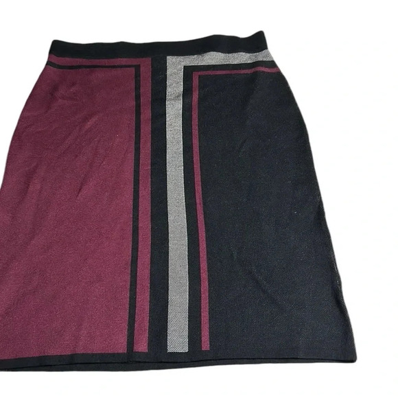 Vintage Two pieces sweater skirt set by Nina  Leonard. Burgundy, block core, - Picture 14 of 15